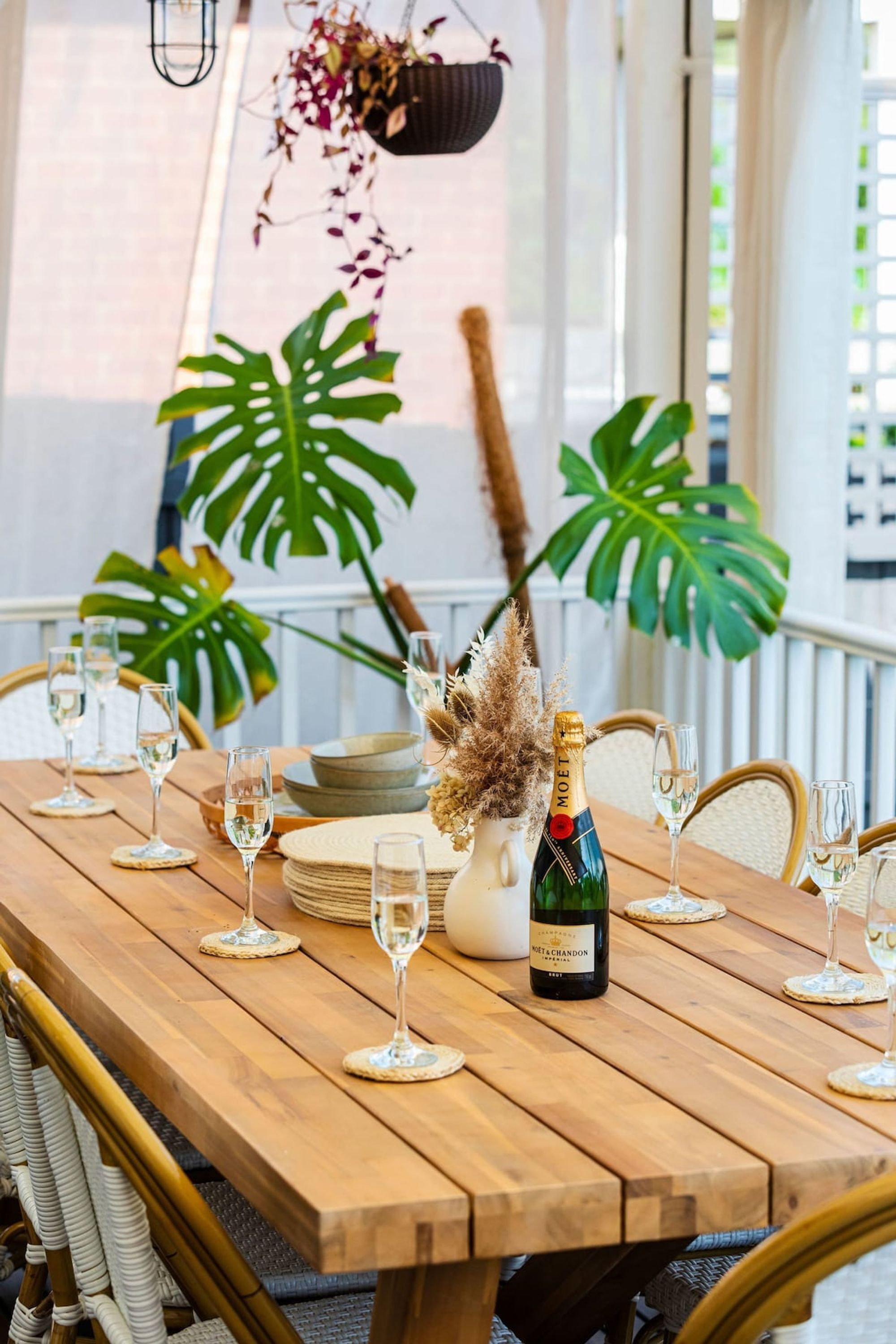 6 عدّة غرف نوم وخدمة الإنترنت