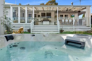 House, Accessible | 6 bedrooms, Internet - Sol Yarra Valley Barrel Sauna Spa Urban List (Yarra Glen)