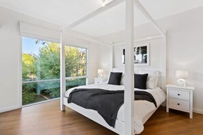 5 habitaciones, tabla de planchar con plancha y acceso a internet 