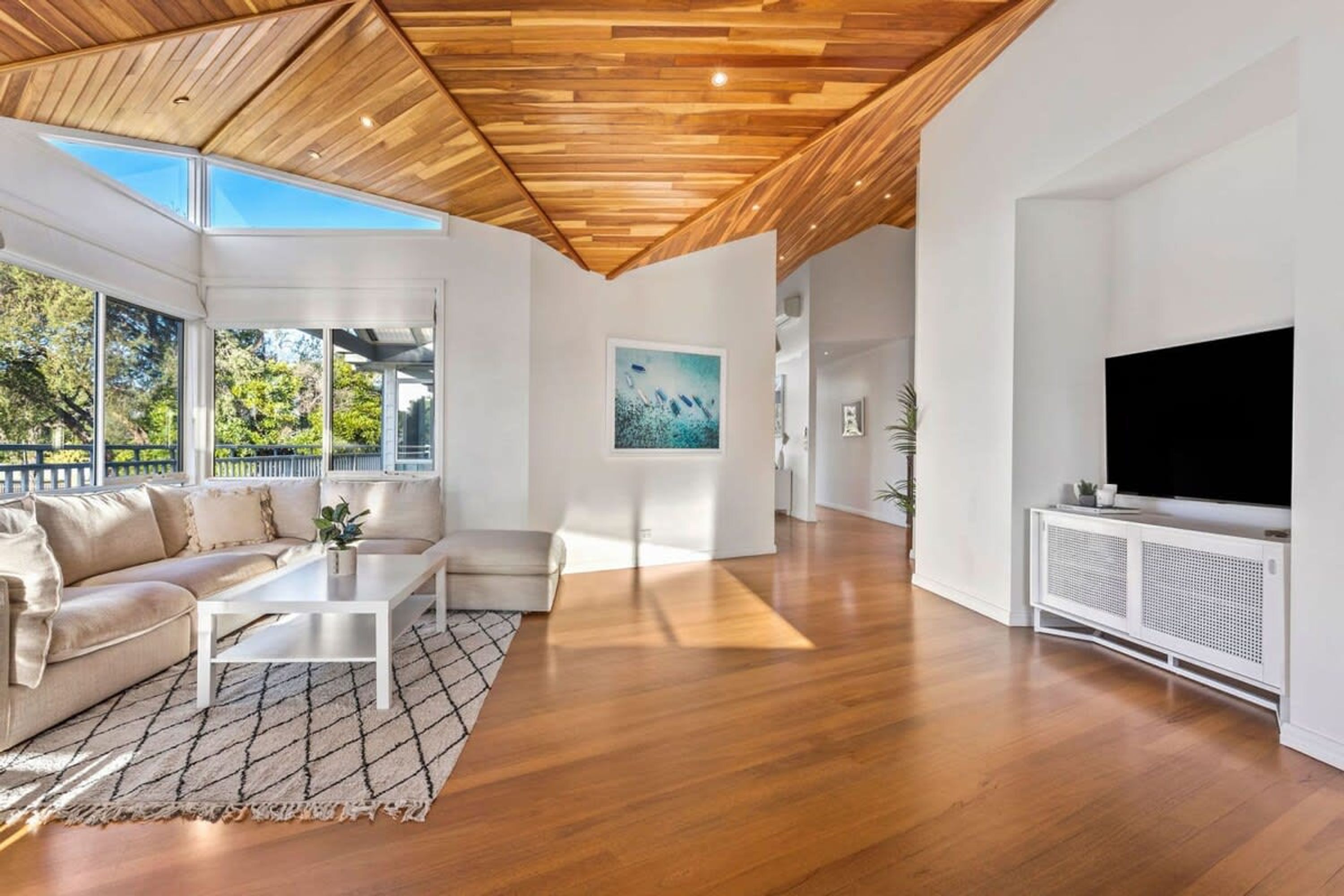 House | 5 bedrooms, iron/ironing board, Internet