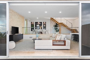House | 4 bedrooms, Internet - Cliffside Castle With Bay And City Views (Mount Martha)