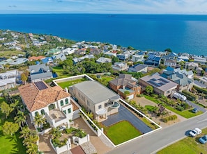 House | 4 bedrooms, Internet - Cliffside Castle With Bay And City Views (Mount Martha)