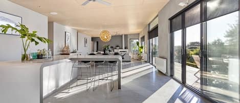 House | 5 bedrooms, Internet