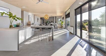 Luxury Portsea Sanctuary Gas Heat Pool Gardens