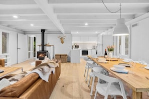 4 bedrooms, iron/ironing board, Internet - The Coast Country Cottage (Balnarring Beach)