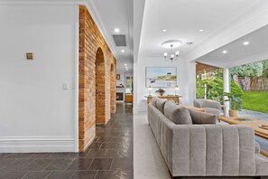 House, Accessible - Tranquil Estate With Pool Heated Spa Gardens (Mount Eliza)