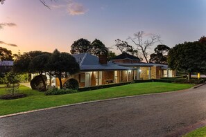House, Accessible - Tranquil Estate With Pool Heated Spa Gardens (Mount Eliza)