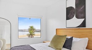 Apartment | 3 bedrooms, Internet - Beach Street Luxury 3 Bed With Beach Bay Views (Port Melbourne)