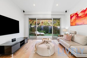 House, Accessible | 5 bedrooms, Internet - Hillside Luxe With Spa Bay Views (Mount Martha)
