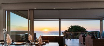 Hillside Luxe With Spa Bay Views