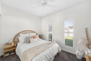 House, Accessible - Luxe Family Entertainer on Canal Private Pool (Gold Coast)