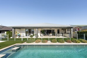 House, Accessible - Luxe Family Entertainer on Canal Private Pool (Gold Coast)
