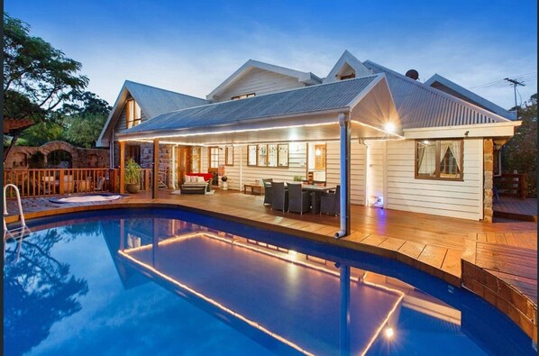 8 bedrooms, Internet