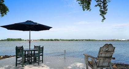 Adorable 3 Bedroom Home on Fox River Near Lambeau Field for Rent