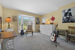 Interior - Adorable 3 Bedroom Home on Fox River Near Lambeau Field for Rent
 (Green Bay)