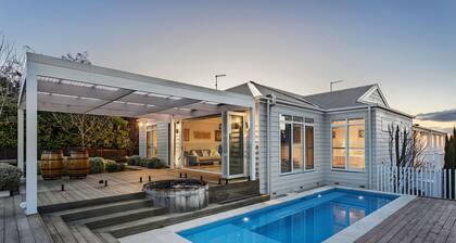 Hamptons Elegance Views Pool Spa