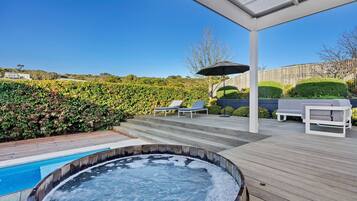 House | 5 bedrooms, desk, Internet