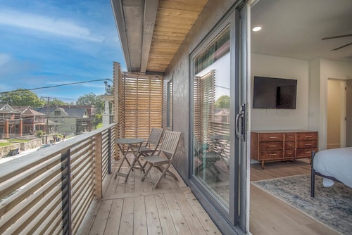 Modern Loft in 'Little Italy' - Minutes from Downtown KC