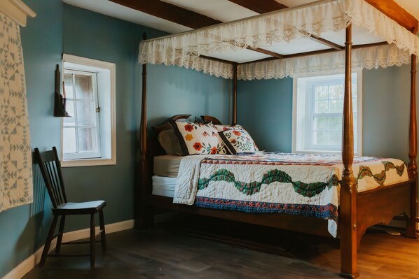 3 chambres, bureau, fer et planche à repasser, lit parapluie