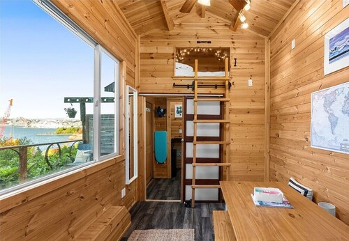 2-Bed West Seattle Tiny Home w/views of Downtown