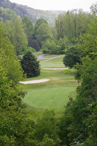 Gatlinburg | Flexible Golf Retreat | Pool + Golf | 2BR Lock-Off