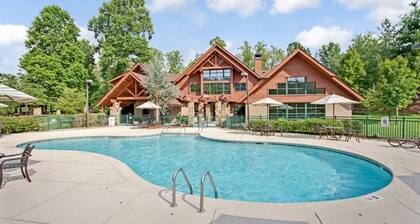 Gatlinburg | Flexible Golf Retreat | Pool + Golf | 2BR Lock-Off