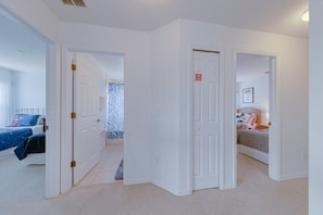 4 quartos, ferros/tábuas de passar roupa, Wi-Fi, roupa de cama