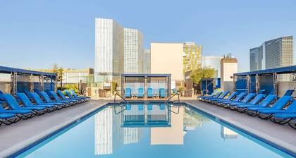 Las Vegas | Friends Casino Stay | Pool + Spa | 2BR Suite
