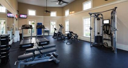 Williamsburg | Family Colonial Stay | Pool + Hot Tub | 2BR Condo