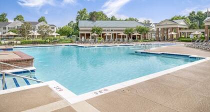Williamsburg | Family Colonial Stay | Pool + Hot Tub | 2BR Condo