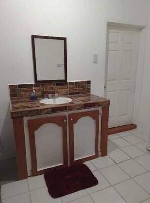 Shower - Massade Studio Pad (Gros Islet)