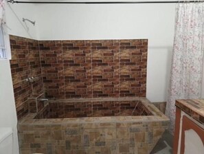 Shower - Massade Studio Pad (Gros Islet)