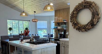 Harbor Vista On Par: Whidbey’s newest remodeled space with water views & hot-tub
