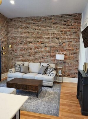 Living area - 3rd & Main Cosmopolitan Apt. (Knoxville)