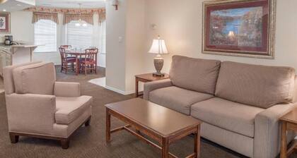 Branson | Relaxing Lake Retreat | Pool + Lake