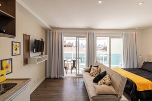 Estúdio standard (437605 ) | Área de estar | Smart TV 32 polegadas com canais digitais