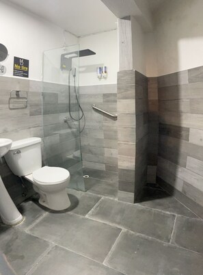 Gemeinsamer Schlafsaal | Badezimmer