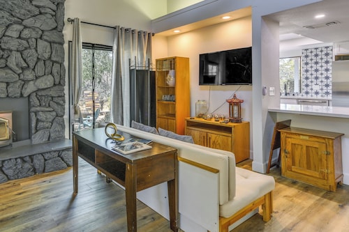 Pet-Friendly Coarsegold Vacation Rental w/ Deck!