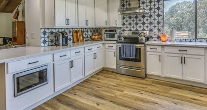 Pet-Friendly Coarsegold Vacation Rental w/ Deck!