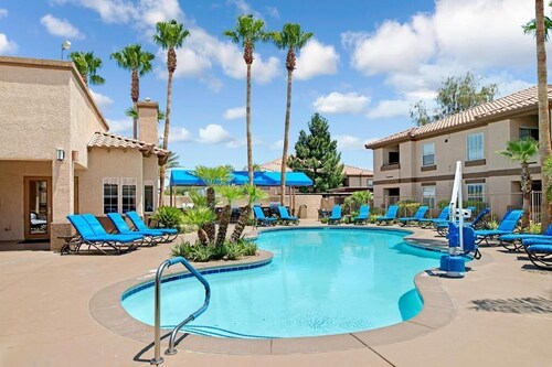 Las Vegas | Couples Vegas Retreat | Pool + Hot Tub