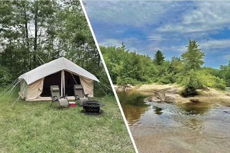 Terrein van de accommodatie. Safari Tent nestled in the woods on the Schroon River with beach and island!