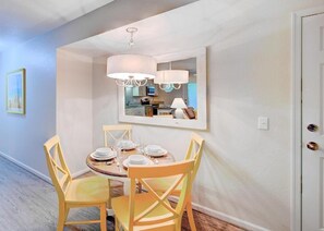 Dining - Outer Banks NC | Family Beach Adventure | Pool & Waterpark | 2BR (Kitty Hawk)