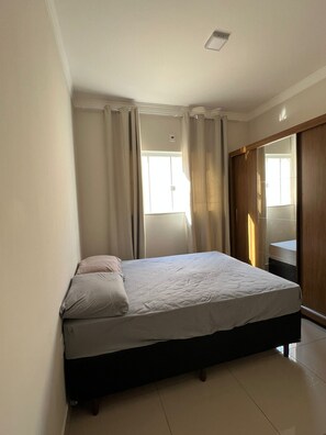 2 chambres, fer et planche à repasser, Wi-Fi gratuit, draps fournis