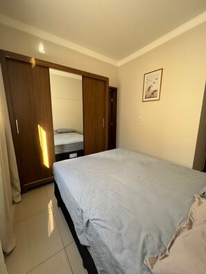 2 habitaciones, tabla de planchar con plancha y wifi gratis 