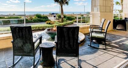 Virginia Beach | Oceanfront Escape | Resort Pool & Beach