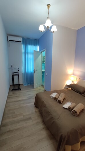 Azure | 1 chambre, décor unique, rideaux d’obscurcissement