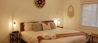 PGH Delight - 2B/1B, ALL NEW w/ Free Street Parking, Perfect for family vacation