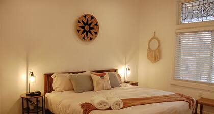 PGH Delight - 2B/1B, ALL NEW w/ Free Street Parking, Perfect for family vacation