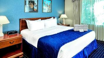 2 bedrooms, in-room safe, desk, iron/ironing board