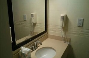 Shower - Seraphine's Finest (Gros Islet)